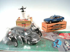 B DIVERS (3)