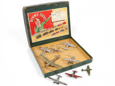 DINKY TOYS (8)