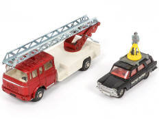 Lot 197 - DINKY TOYS (GB) (2)