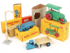 Lot 210 - DINKY TOYS (GB) (4)