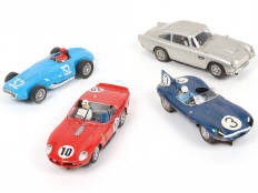 Lot 352 - DIVERS (4)