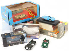 Lot 341 - DIVERS (8)