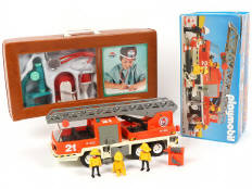 Lot 106 - DIVERS (2)