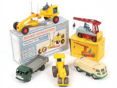 Lot 265 - DINKY TOYS (FRANCE) (5)