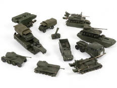 Lot 86 - DINKY TOYS (FRANCE) (13)