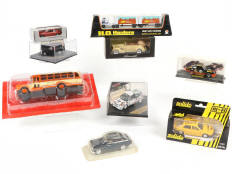 Lot 321 - DIVERS (9)