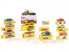 Lot 256 - DIVERS (12)