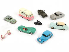 Lot 227 - DIVERS (8)