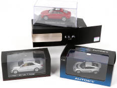 Lot 224 - DIVERS (3)