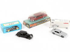 Lot 222 - DIVERS (3)