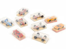 Lot 269 - DIVERS (9)