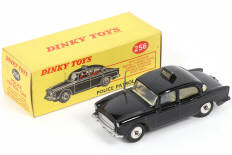 Lot 209 - DINKY TOYS (GB) (1)