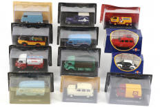 Lot 59 - DIVERS (12)