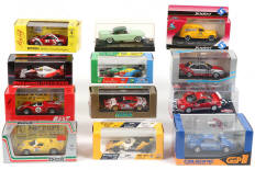 Lot 118 - DIVERS (12)