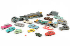 Lot 202 - DIVERS (18)