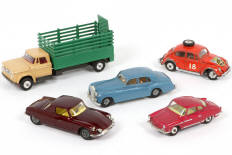 Lot 111 - CORGI TOYS (GB) (5)