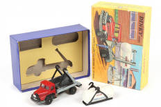 Lot 194 - DINKY TOYS (FRANCE) (1)