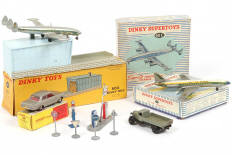 Lot 265 - DINKY TOYS (11)