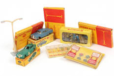 Lot 253 - DINKY TOYS (GB) (8)