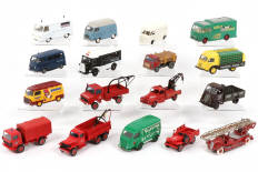 Lot 90 - DIVERS (17)