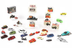Lot 107 - DIVERS (30)