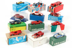 Lot 62 - DIVERS (12)