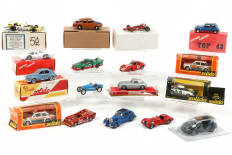 Lot 74 - DIVERS (17)
