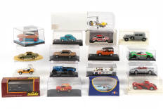 Lot 76 - DIVERS (17)