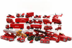 Lot 146 - DIVERS (39)