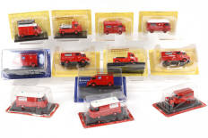 Lot 135 - DIVERS (12)