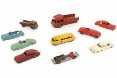 Lot 112 - DIVERS (10)
