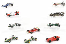 Lot 353 - DIVERS (10)