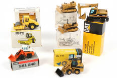 Lot 83 - DIVERS (7)