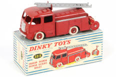 Lot 341 - DINKY TOYS (FRANCE) (1)