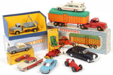 Lot 298 - DINKY TOYS (9)