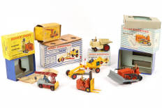 Lot 263 - DINKY TOYS (FRANCE) (5)