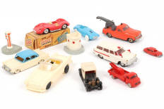 Lot 285 - DIVERS (10)