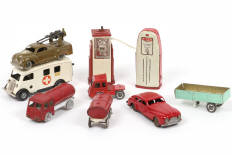 Lot 296 - DIVERS (9)