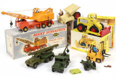Lot 200 - DINKY TOYS (7)