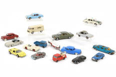Lot 85 - DIVERS (16)