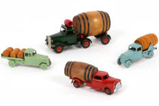 Lot 311 - DIVERS (4)
