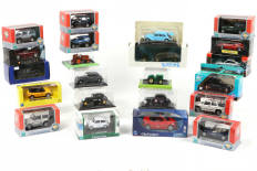 Lot 64 - DIVERS (22)