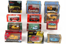 Lot 34 - DIVERS (12)