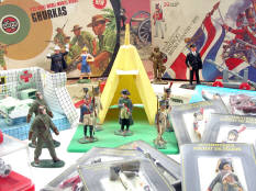 FIGURINES DIVERSES (1)