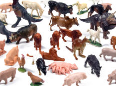 FIGURINES DIVERSES (1)