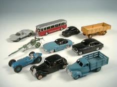 DINKY TOYS & DIVERS (10)