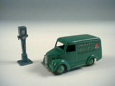 DINKY TOYS DIVERS (2)
