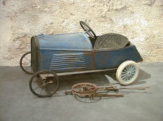 VOITURE A PEDALES (1)