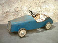 VOITURE A PEDALES (1)