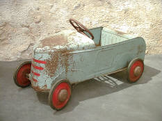 VOITURE A PEDALES (1)